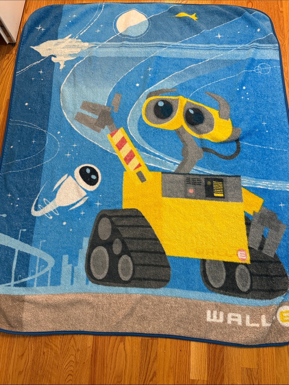 DISNEY Wall E Throw Blanket (48” x 60”)
